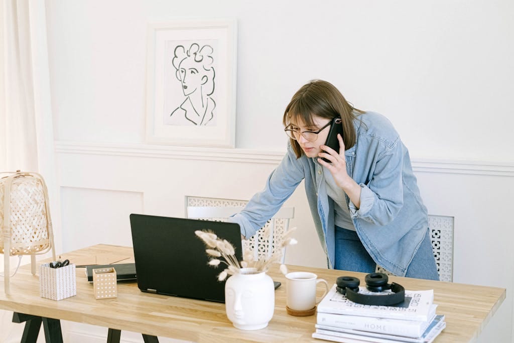 mail jetable Woman Talking on the Phone and Looking at a Laptop