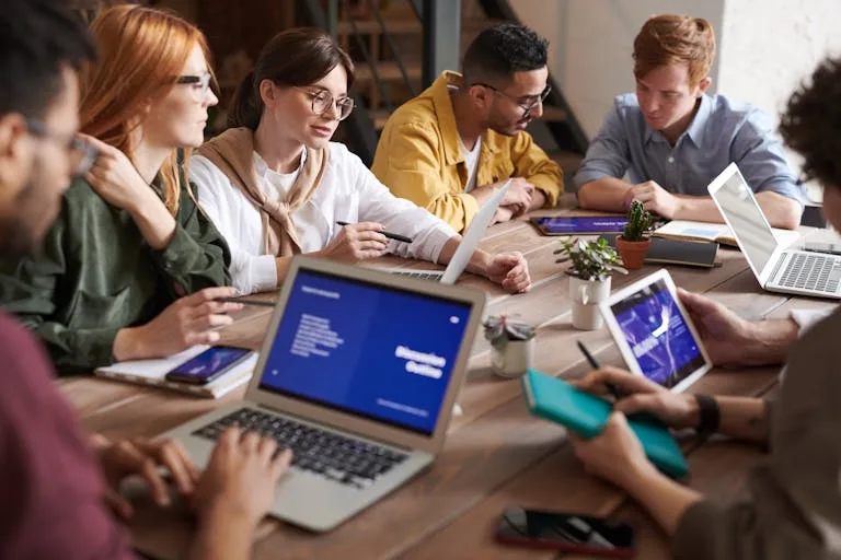 une équipe se connecte à connexaflow
